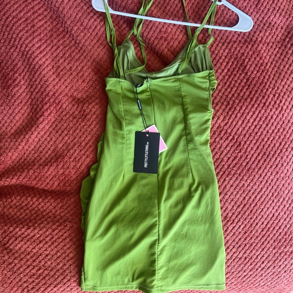PrettyLittleThing Green Ruched Cut Out Mini Dress - Picture 3 of 3